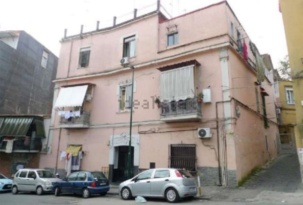 appartamento in vendita a Napoli in zona San Carlo all'Arena