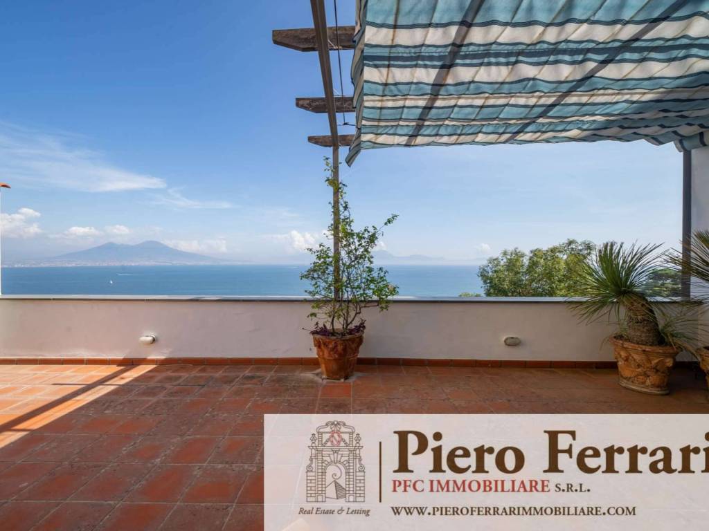 casa indipendente in vendita a Napoli in zona Posillipo