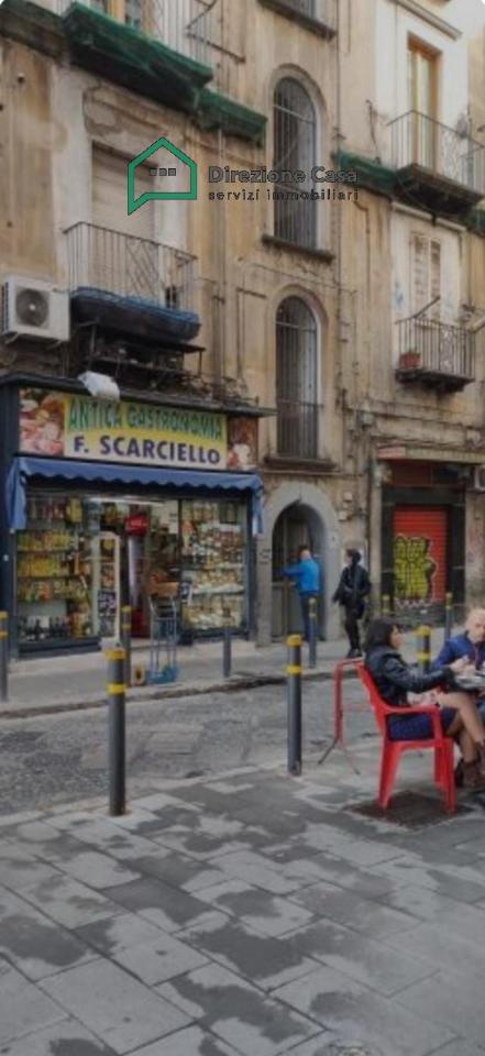 locale commerciale in vendita a Napoli in zona Pendino / San Giuseppe