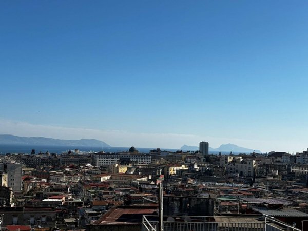 appartamento in vendita a Napoli in zona Stella