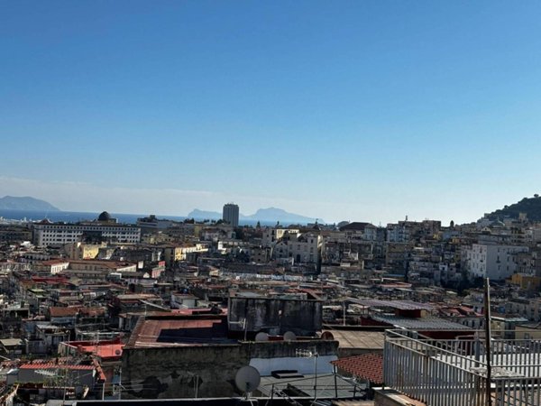 appartamento in vendita a Napoli in zona Stella