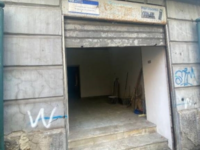 negozio in vendita a Napoli in zona Fuorigrotta