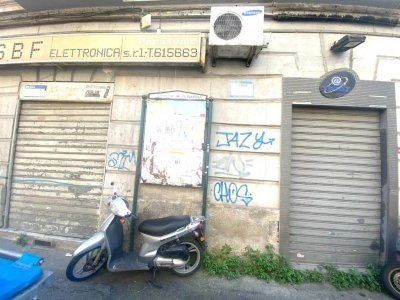 negozio in vendita a Napoli in zona Fuorigrotta