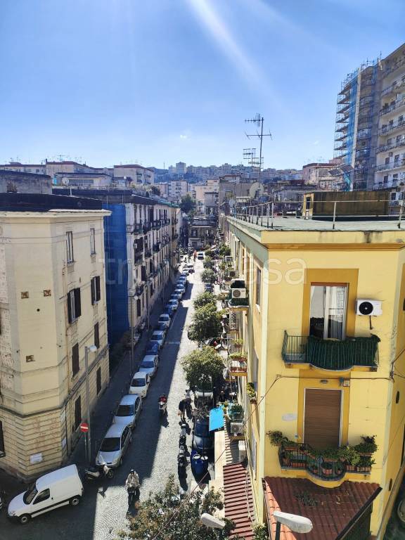 appartamento in vendita a Napoli in zona Stella