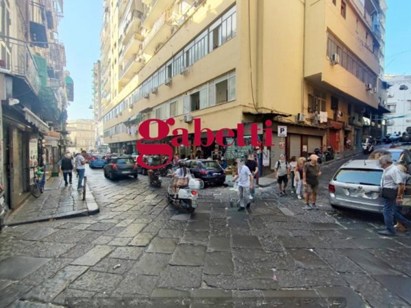 locale commerciale in vendita a Napoli