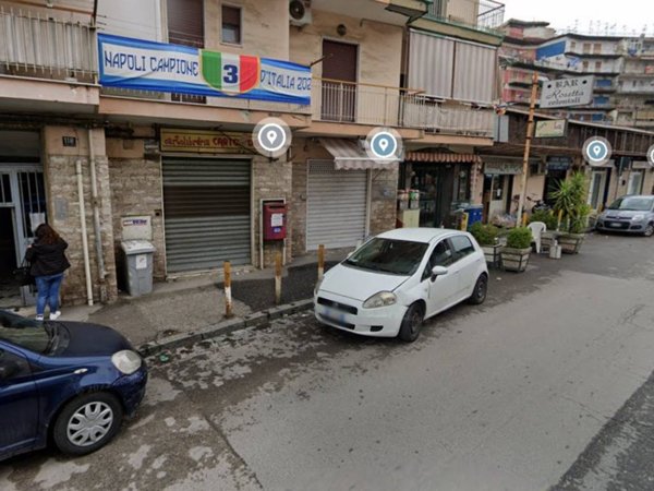 negozio in vendita a Napoli in zona Scampia