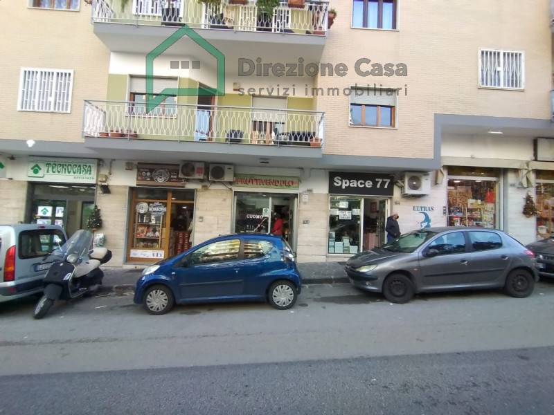 locale commerciale in vendita a Napoli in zona Capodimonte / Colli Aminei