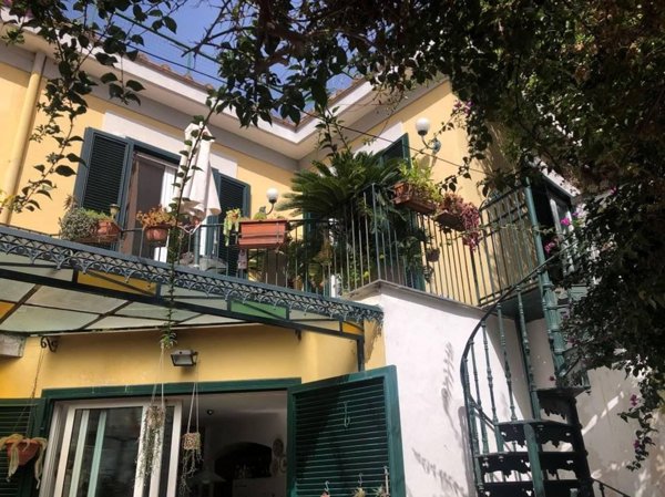 casa indipendente in vendita a Napoli in zona Stella