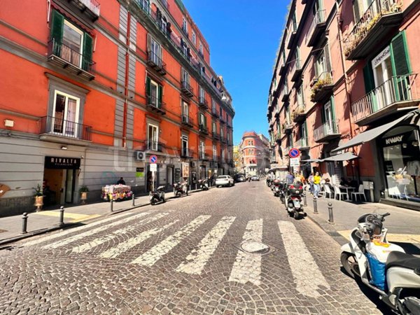 monolocale in vendita a Napoli in zona Chiaia