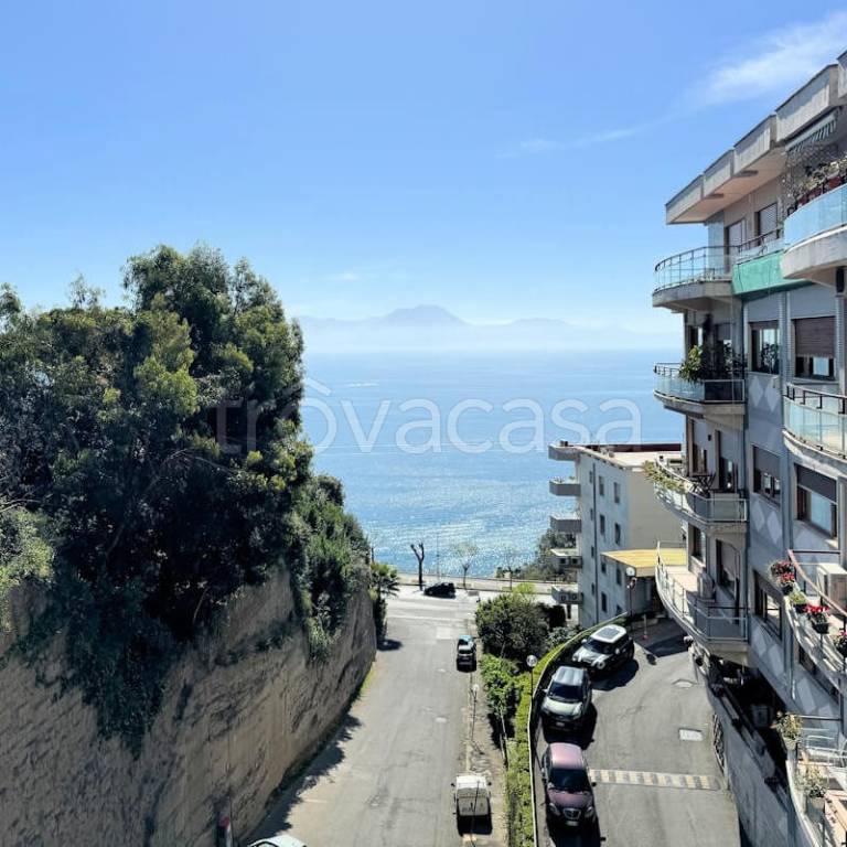 appartamento in vendita a Napoli in zona Posillipo