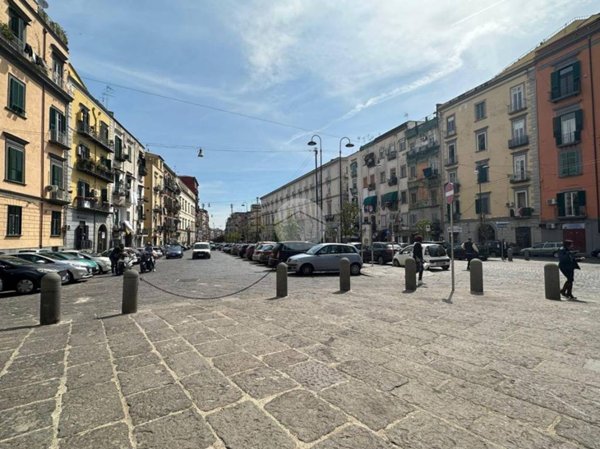 locale di sgombero in vendita a Napoli