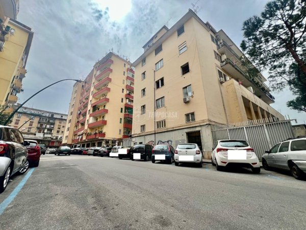 appartamento in vendita a Napoli in zona Fuorigrotta