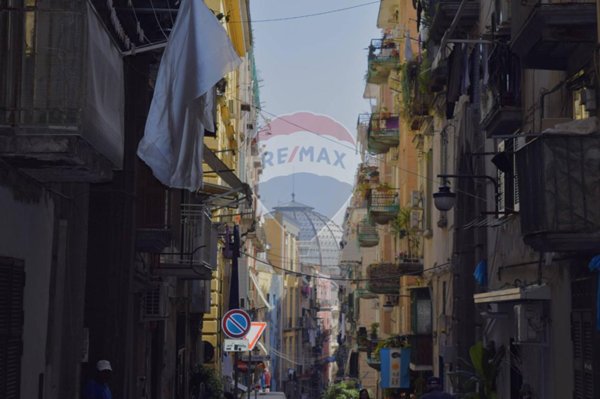 appartamento in vendita a Napoli in zona San Ferdinando