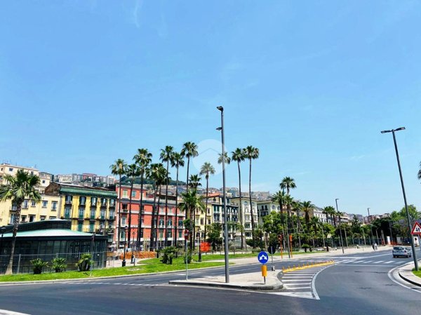 appartamento in vendita a Napoli in zona Chiaia