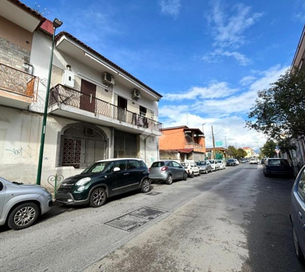 appartamento in vendita a Napoli in zona Barra