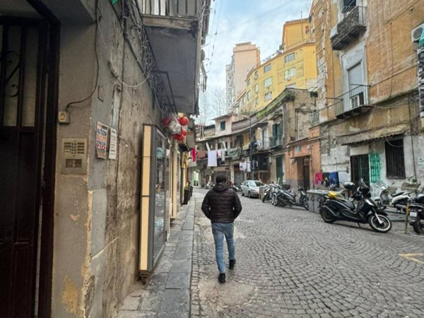 appartamento in vendita a Napoli in zona Stella