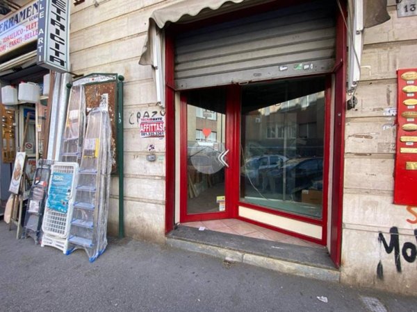 locale commerciale in vendita a Napoli in zona Fuorigrotta