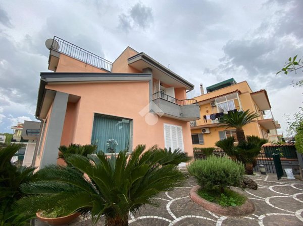 casa indipendente in vendita a Napoli in zona Secondigliano