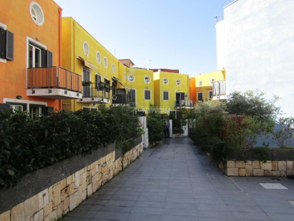 appartamento in vendita a Napoli in zona Fuorigrotta