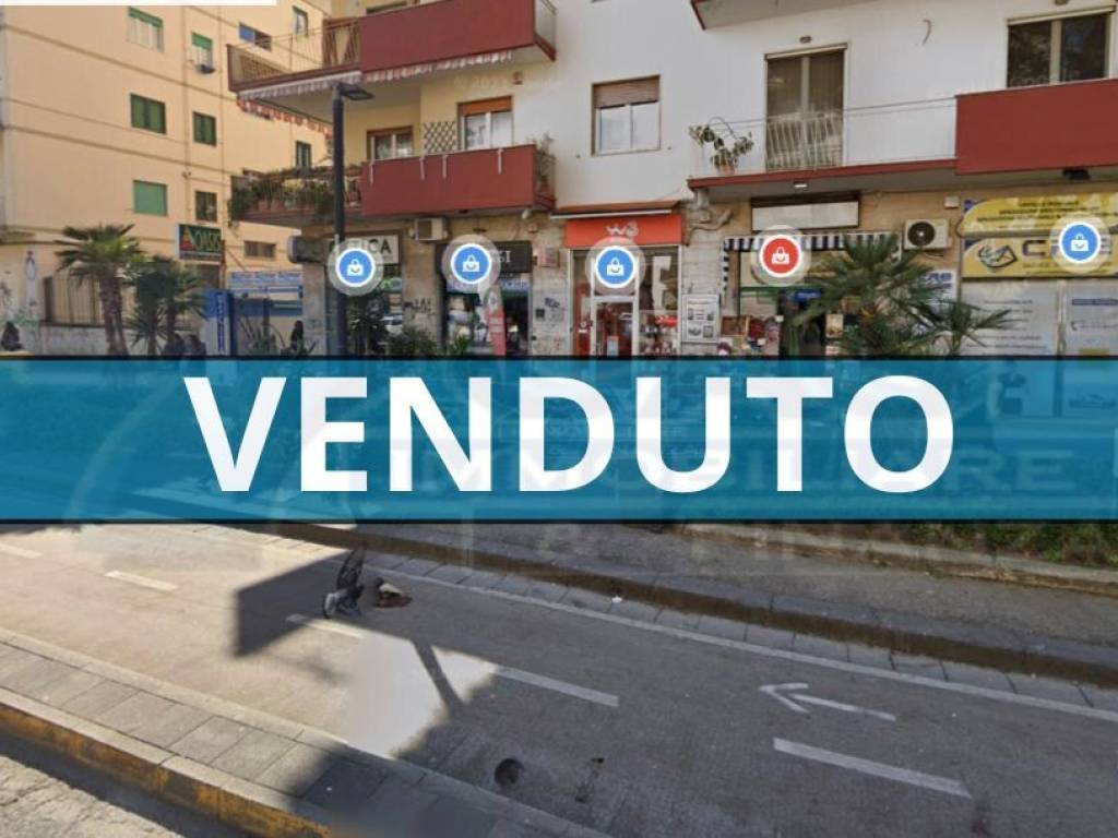 negozio in vendita a Napoli in zona Fuorigrotta