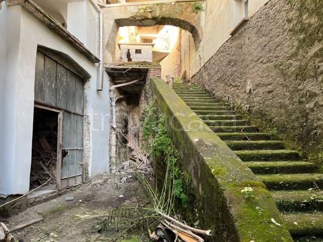 appartamento in vendita a Napoli in zona Chiaia