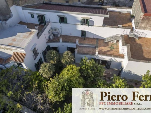 appartamento in vendita a Napoli in zona Avvocata