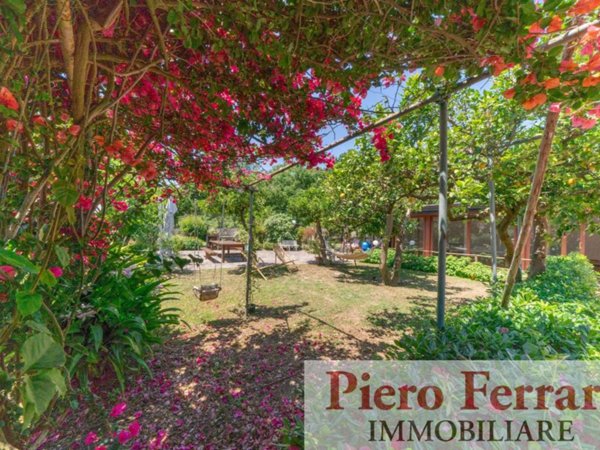 casa indipendente in vendita a Napoli in zona Posillipo