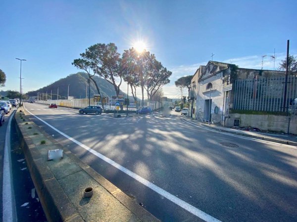 intera palazzina in vendita a Napoli in zona Bagnoli