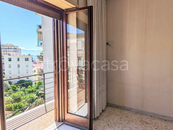 appartamento in vendita a Napoli in zona Chiaia