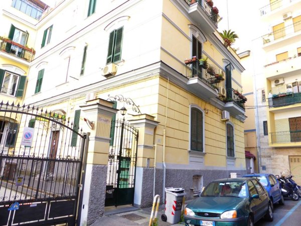 ufficio in vendita a Napoli in zona Arenella