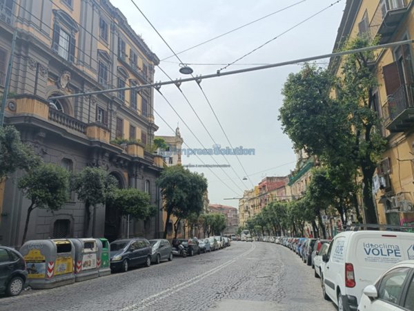 negozio in vendita a Napoli in zona Stella