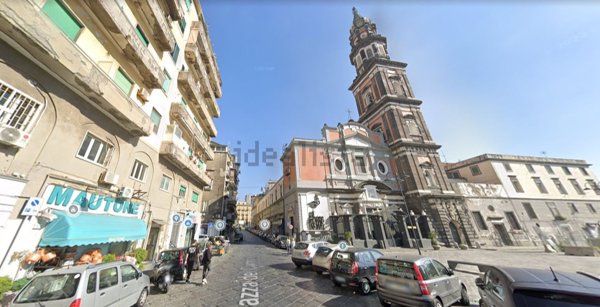 locale commerciale in vendita a Napoli in zona Pendino / San Giuseppe