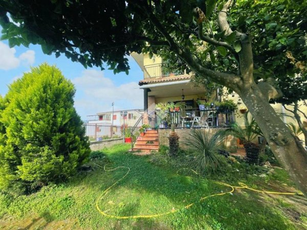 casa indipendente in vendita a Napoli in zona Pianura