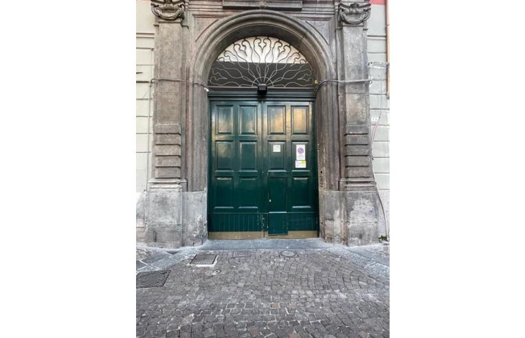 negozio in vendita a Napoli in zona Chiaia