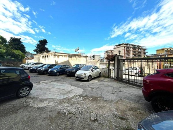 appartamento in vendita a Napoli in zona Fuorigrotta