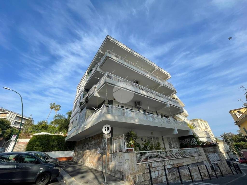 appartamento in vendita a Napoli in zona Posillipo