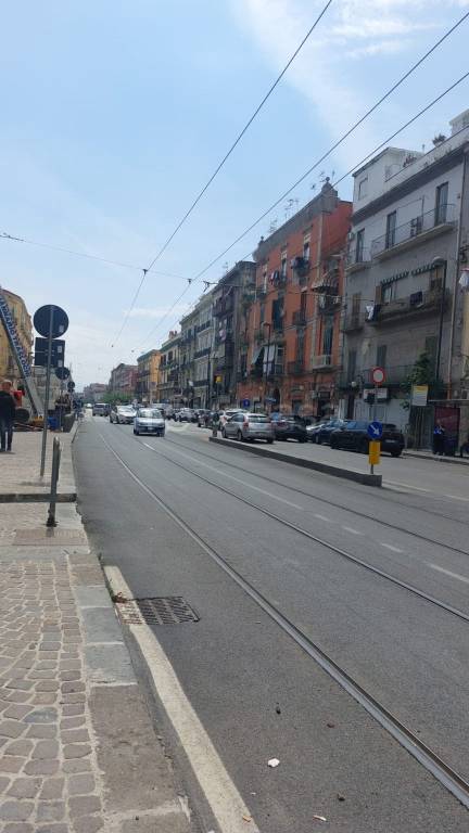 negozio in vendita a Napoli in zona San Giovanni a Teduccio