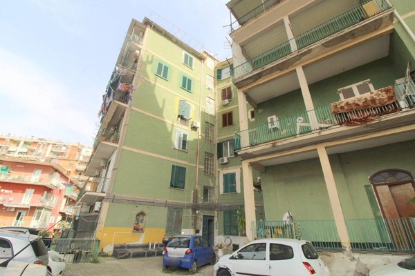 appartamento in vendita a Napoli in zona San Carlo all'Arena