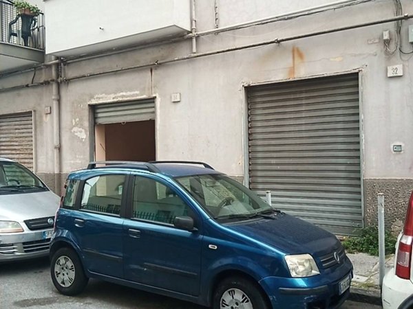 negozio in vendita a Napoli in zona Barra