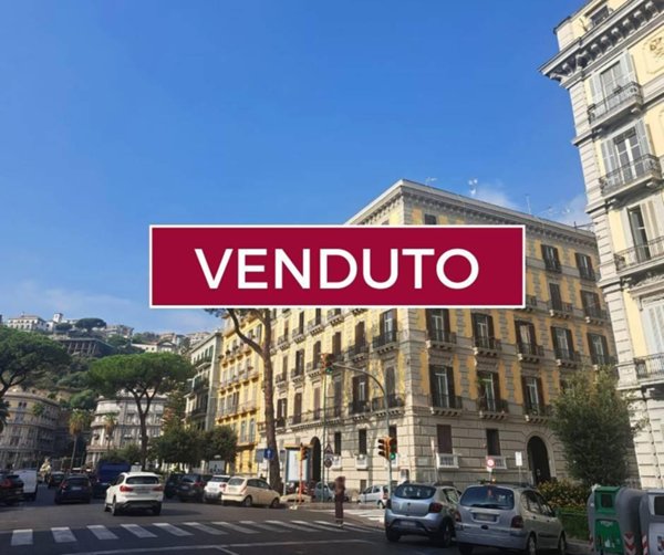 appartamento in vendita a Napoli in zona Chiaia