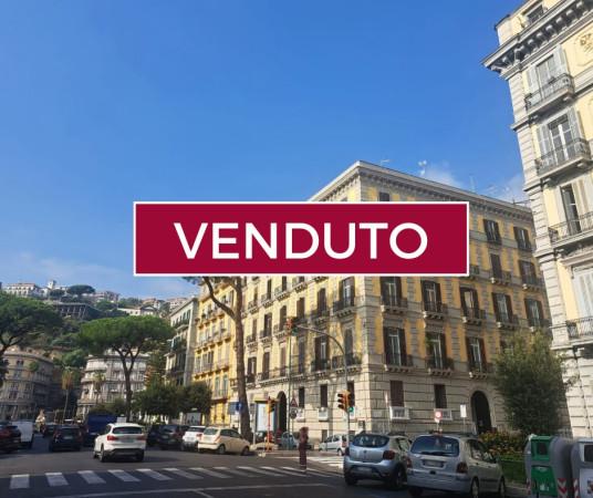 appartamento in vendita a Napoli in zona Chiaia