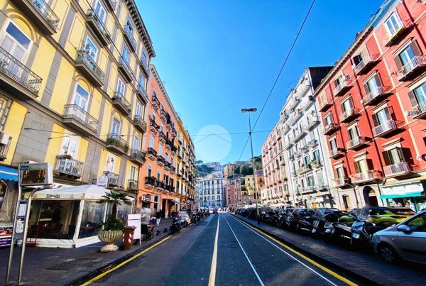 appartamento in vendita a Napoli in zona Chiaia