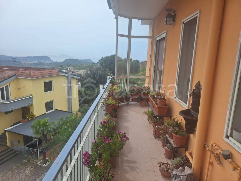 appartamento in vendita a Napoli in zona Pianura