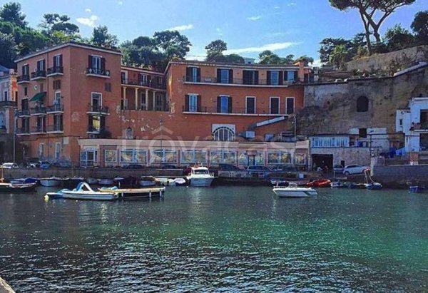 appartamento in vendita a Napoli in zona Posillipo