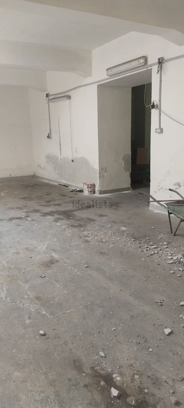ufficio in vendita a Napoli in zona San Carlo all'Arena