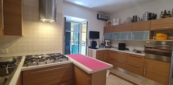 appartamento in vendita a Napoli in zona Chiaia