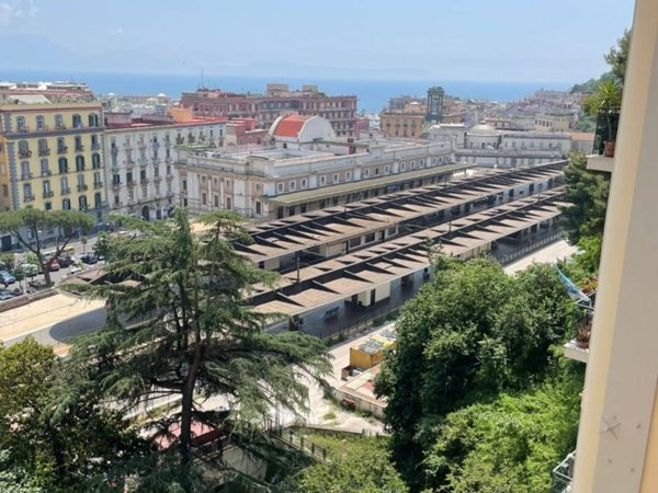 appartamento in vendita a Napoli in zona Chiaia
