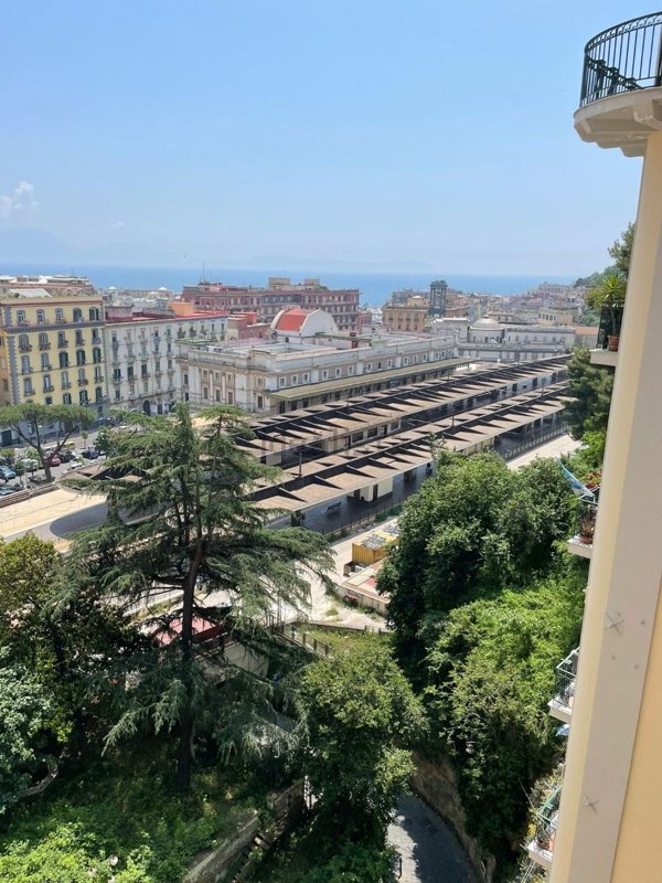 appartamento in vendita a Napoli in zona Chiaia