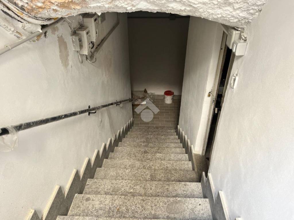 locale di sgombero in vendita a Napoli in zona Chiaia