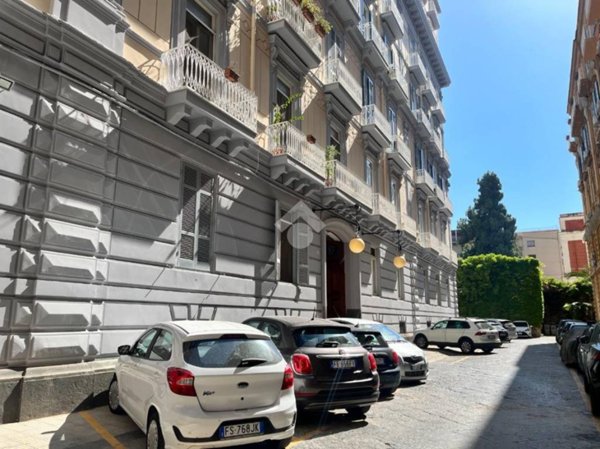 locale di sgombero in vendita a Napoli in zona Chiaia